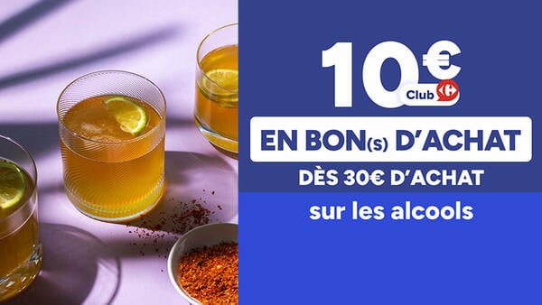 10€ en bon d'achat avantage Club Carrefour dès 30€ d'achat sur les alcools. Verres de cocktails avec rondelles de citron vert sur fond violet.