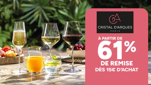 Cristal d'Arques Paris : à partir de 61% de remise dès 15 € d'achat. Présentation de verres à pied et verres à eau sur une table d'extérieur.